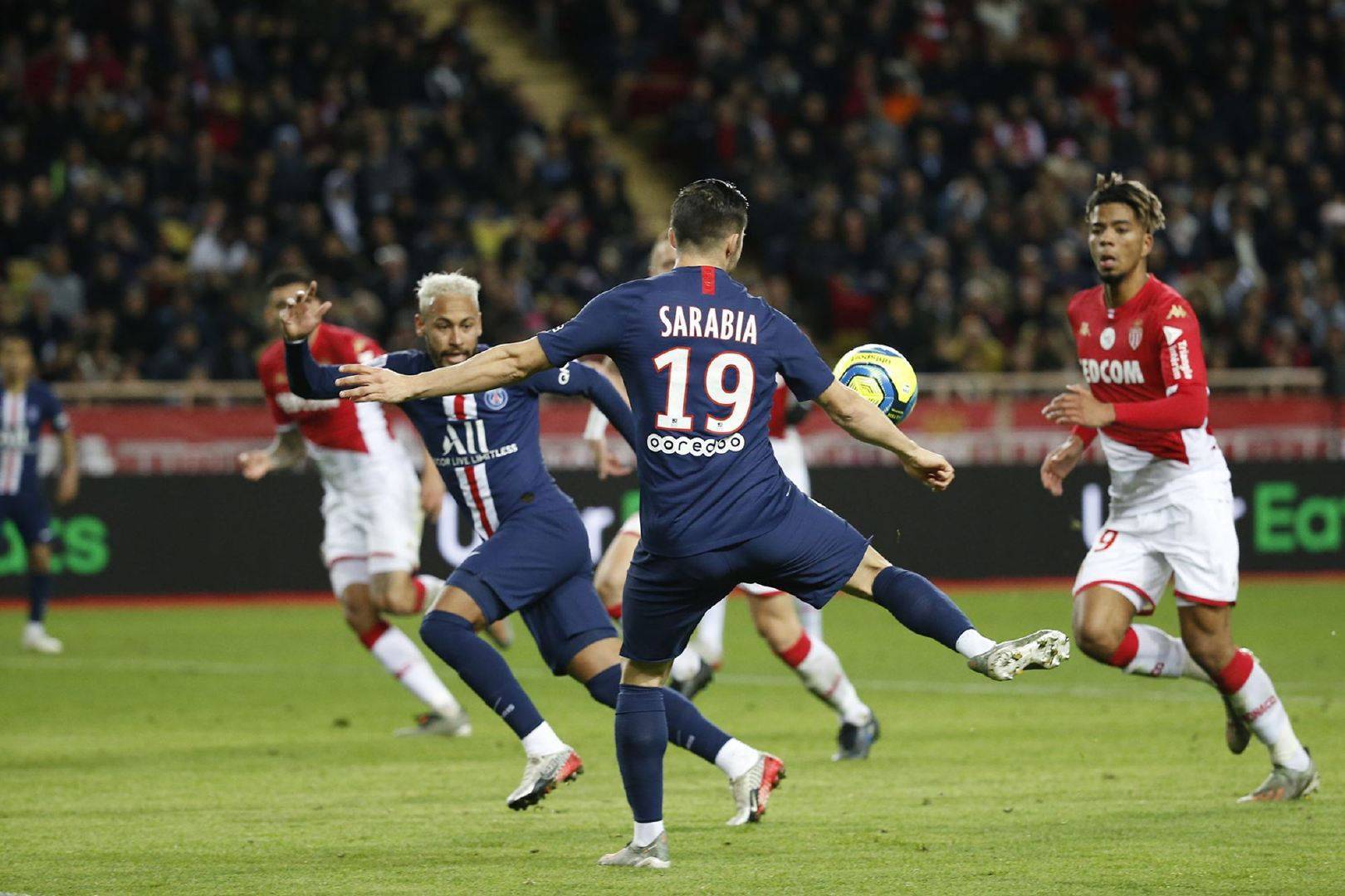 摩纳哥后卫受伤，球队战术受影响