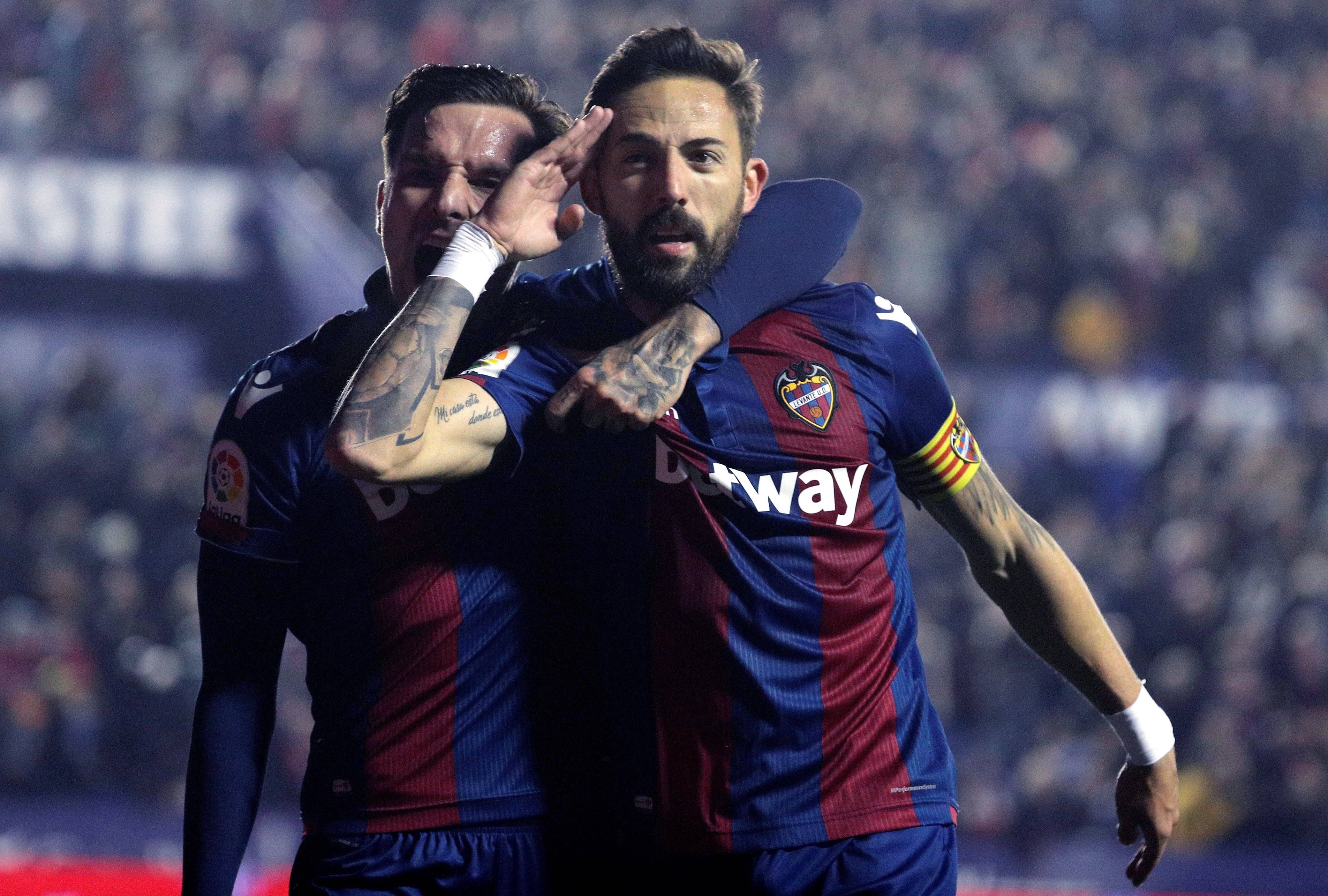 阿拉维斯主场逼平,佩纳罗亚绝杀破局的简单介绍 阿拉维斯主场逼平,佩纳罗亚绝杀破局的简单介绍