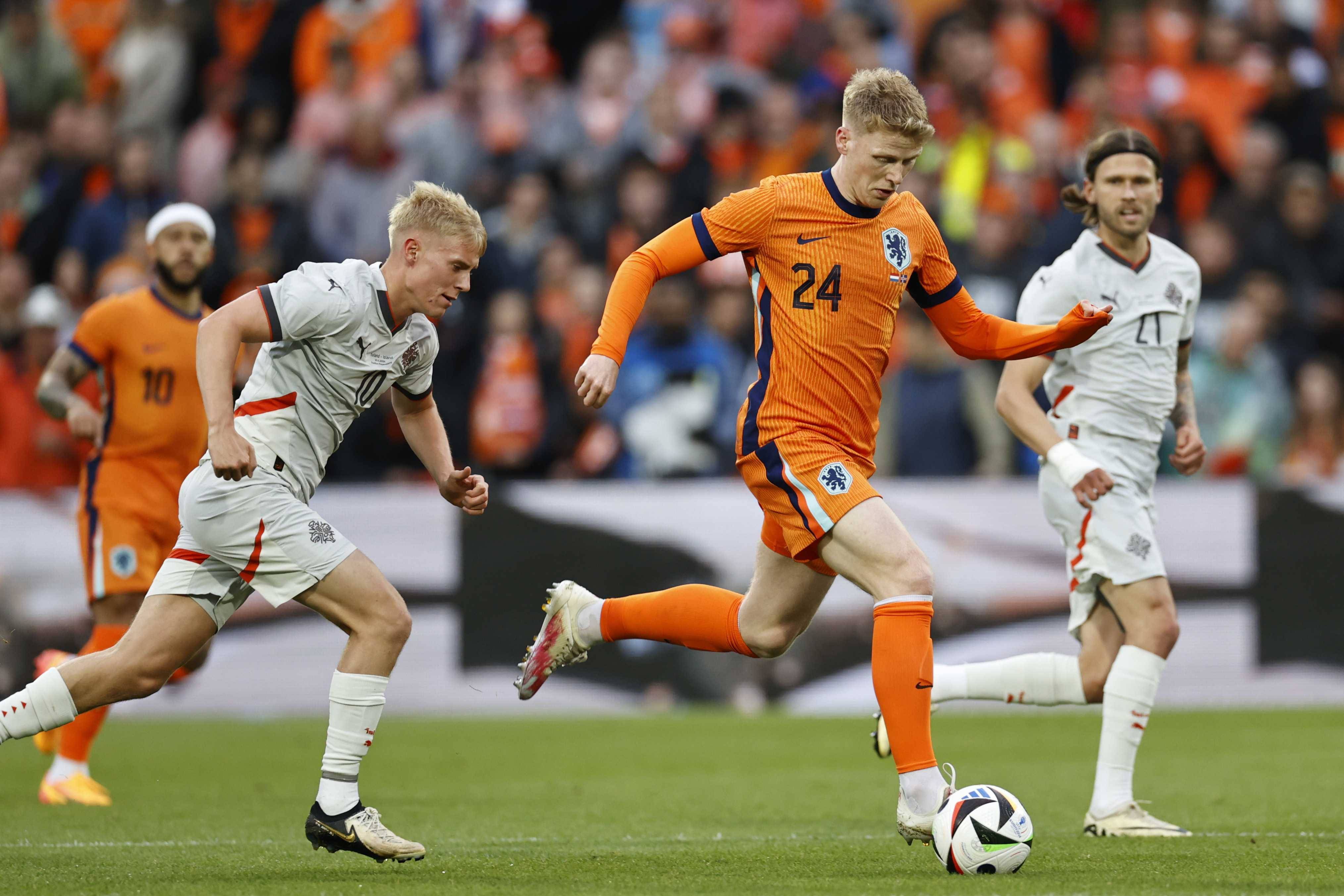 荷兰队取胜比利时，晋级领先