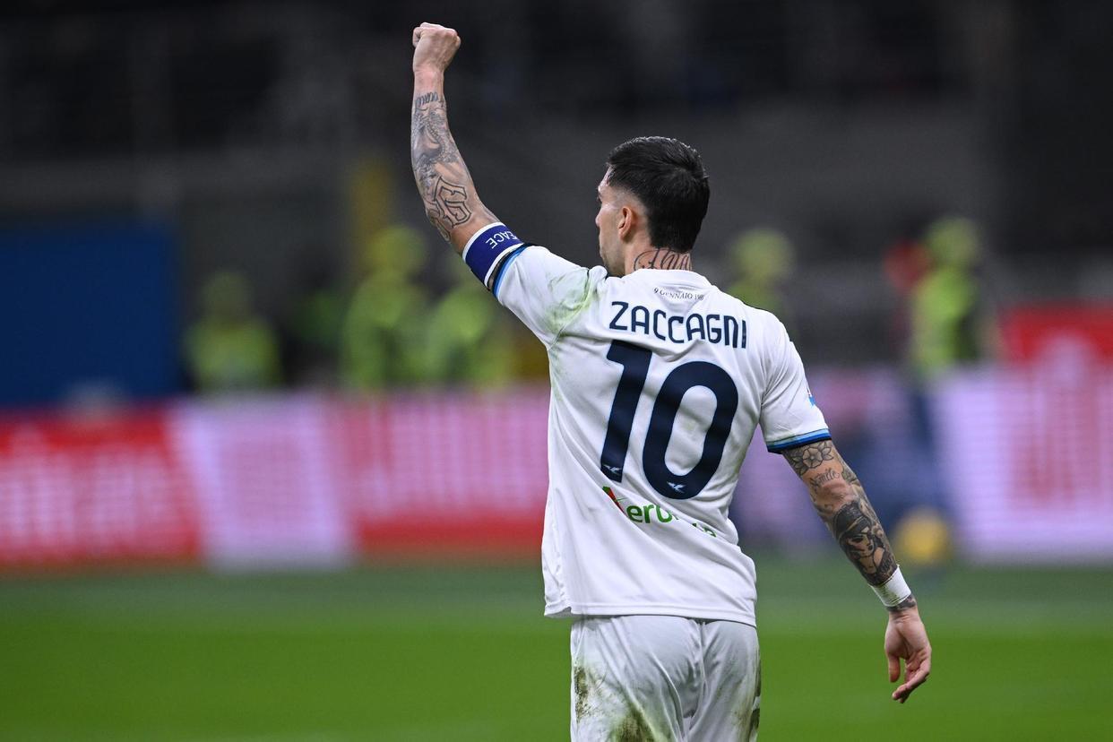 关于AC米兰遭遇三连败，球迷呼吁教练做出改变的信息