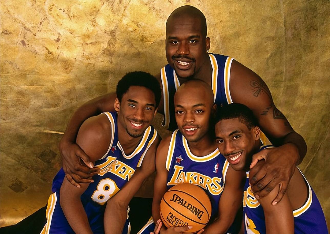 篮球巨星再次入选全明星阵容