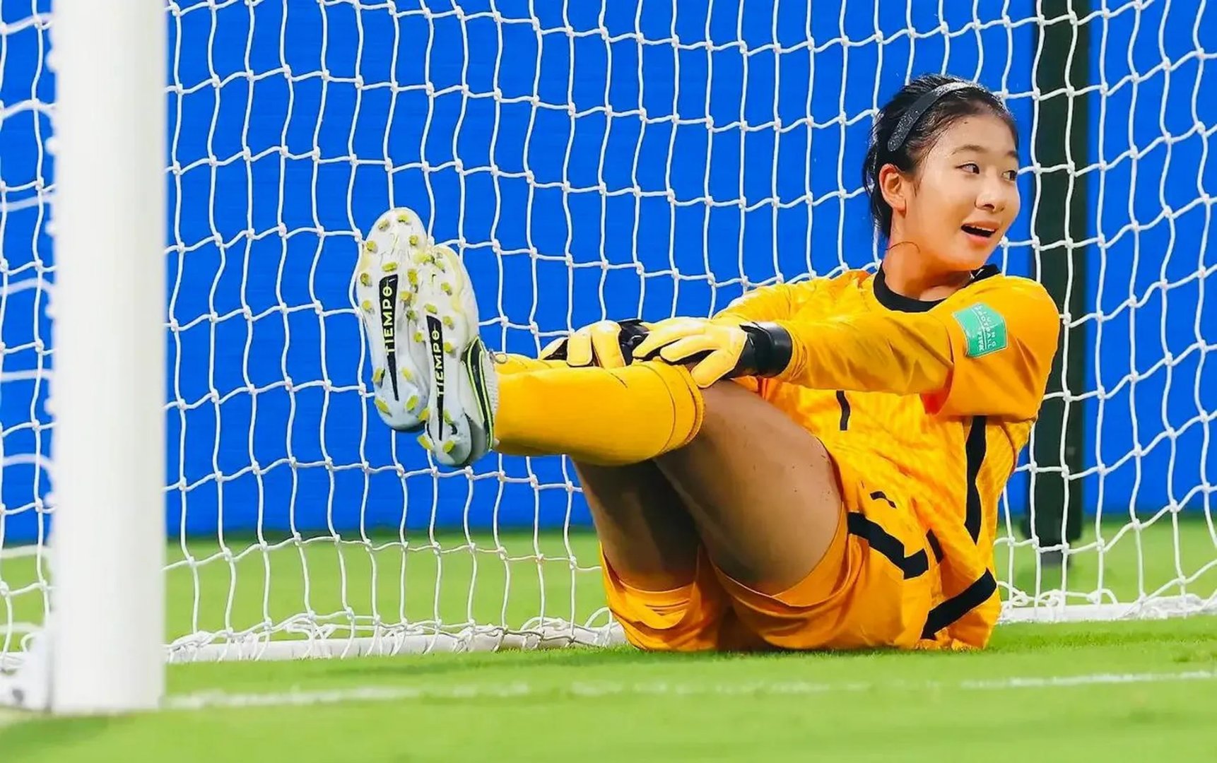 包含中国女足奋勇争先，赢得取胜领先积分榜的词条