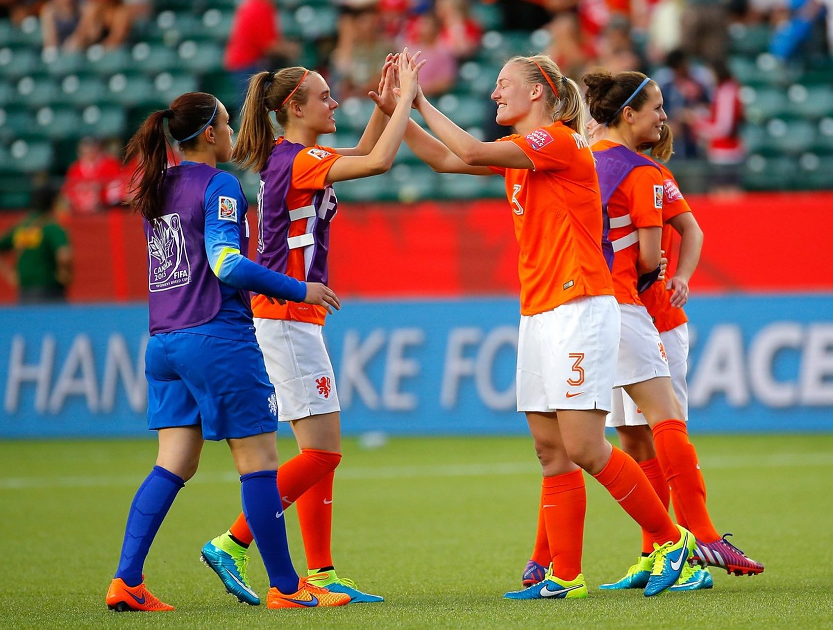 瑞典女足联赛新赛季开幕式热闹登场 瑞典女足联赛新赛季开幕式热闹登场