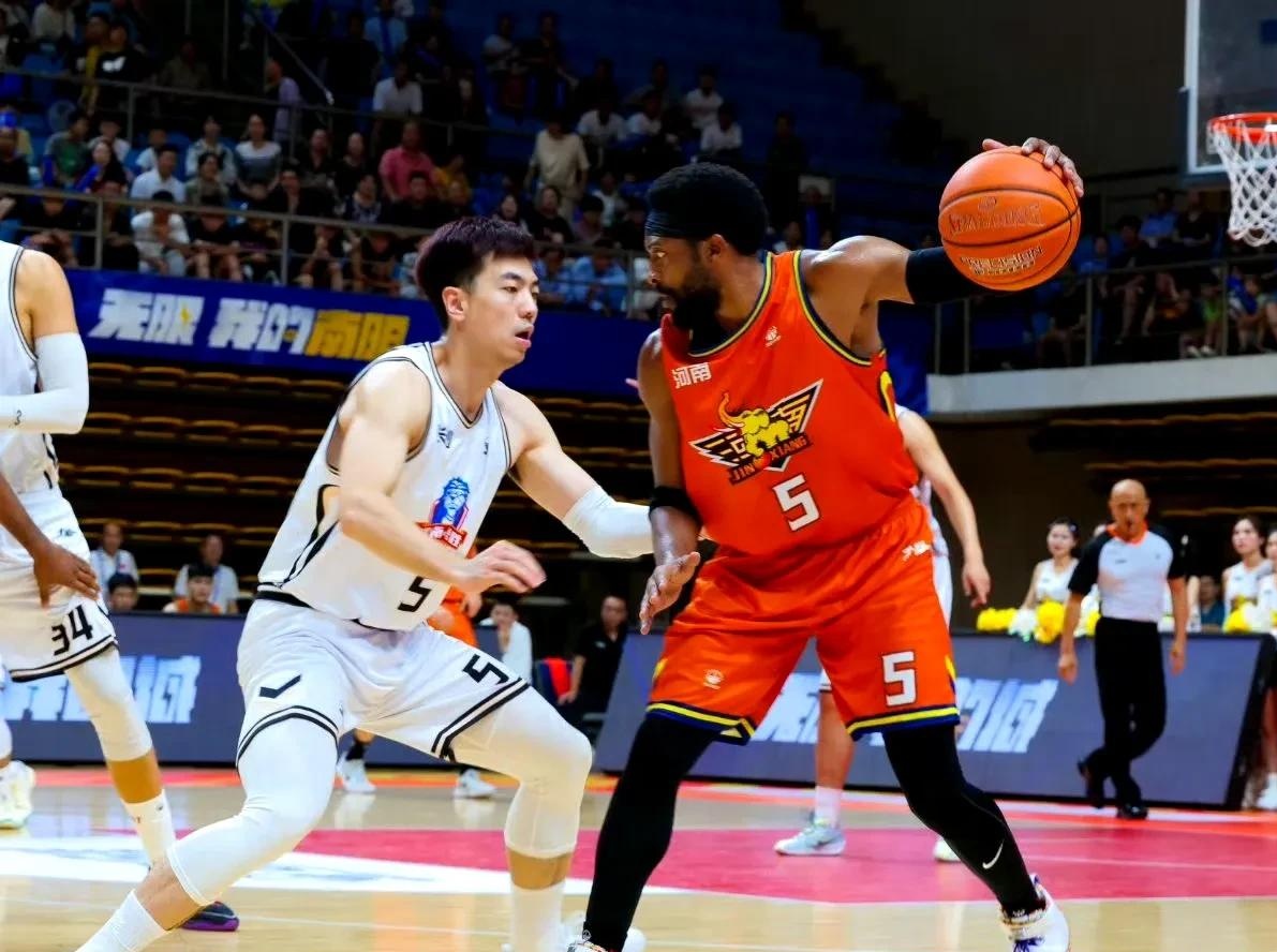 湖南男篮迎战河南队,全队士气高昂备战 湖南男篮迎战河南队,全队士气高昂备战