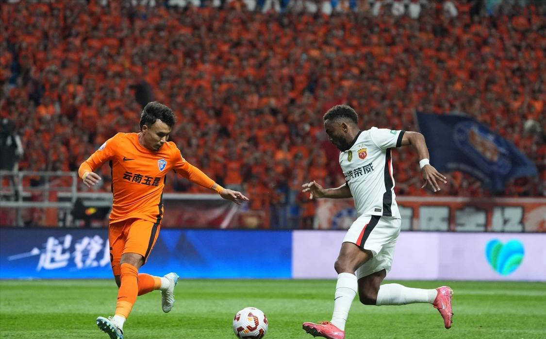 沙尔克踢法凌厉，率队助攻取胜的简单介绍