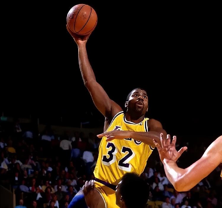 湖人横扫公牛晋级总决赛