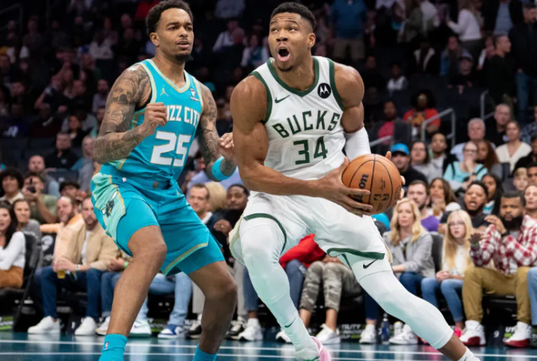 雄鹿三分之差不敌开拓者，字母哥复出状态尚未恢复