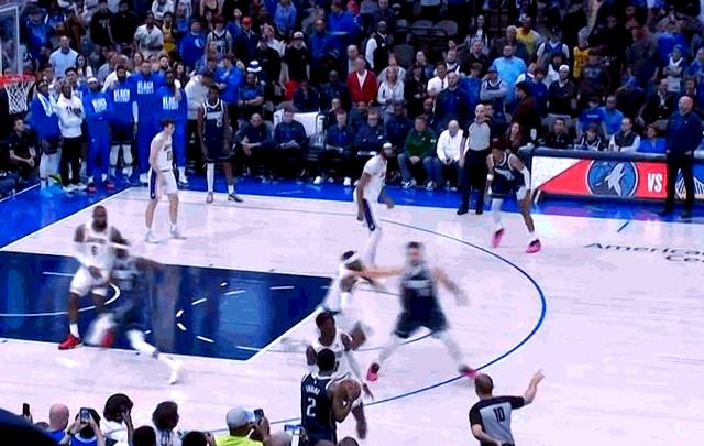 独行侠逆转湖人，取得首胜