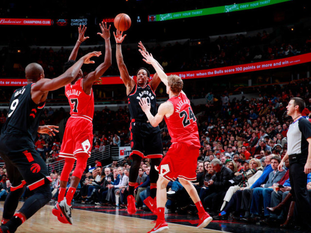 公牛客场逆袭猛龙，送对手三连败