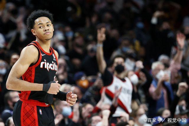 尼克斯主场击败开拓者，士气高涨